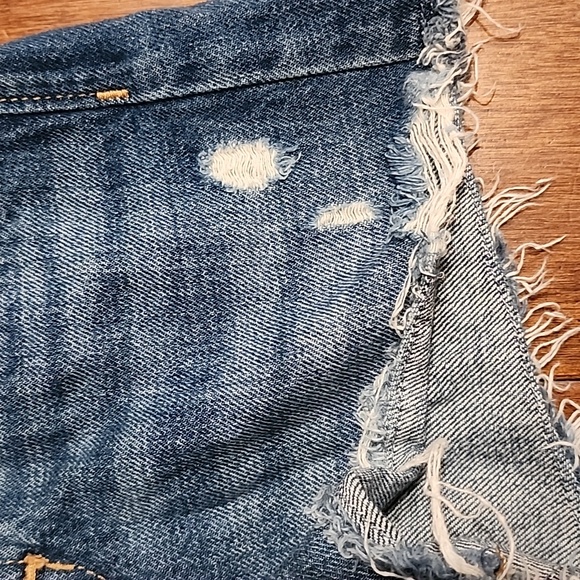 Old Navy Girls Denim Shorts 🩷🩵 - Picture 2 of 10